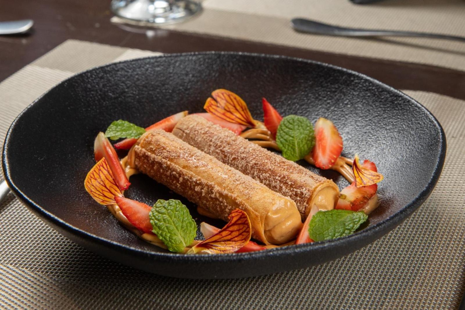 Art Hotel Transamerica Collection Porto Alegre Kültér fotó A plate of spring rolls
